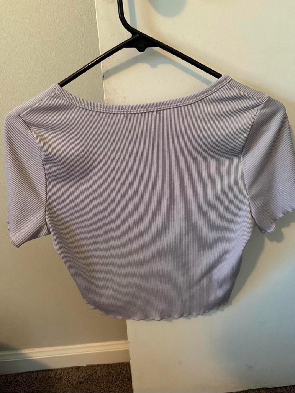 ROMWE Lavender Ribbed Button Crop Top - Picture 2 of 2